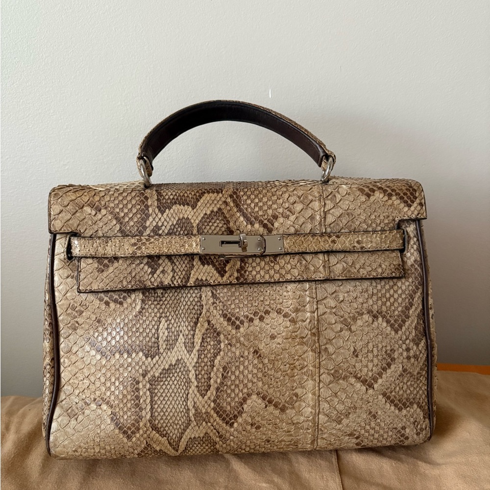 Chic Tan Python/Snakeskin Handbag - image 1